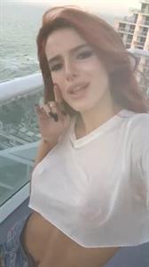 Bella Thorne taking a selfie