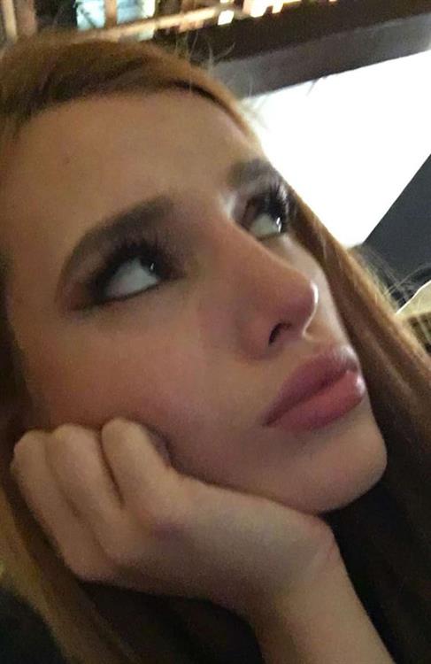 Bella Thorne taking a selfie