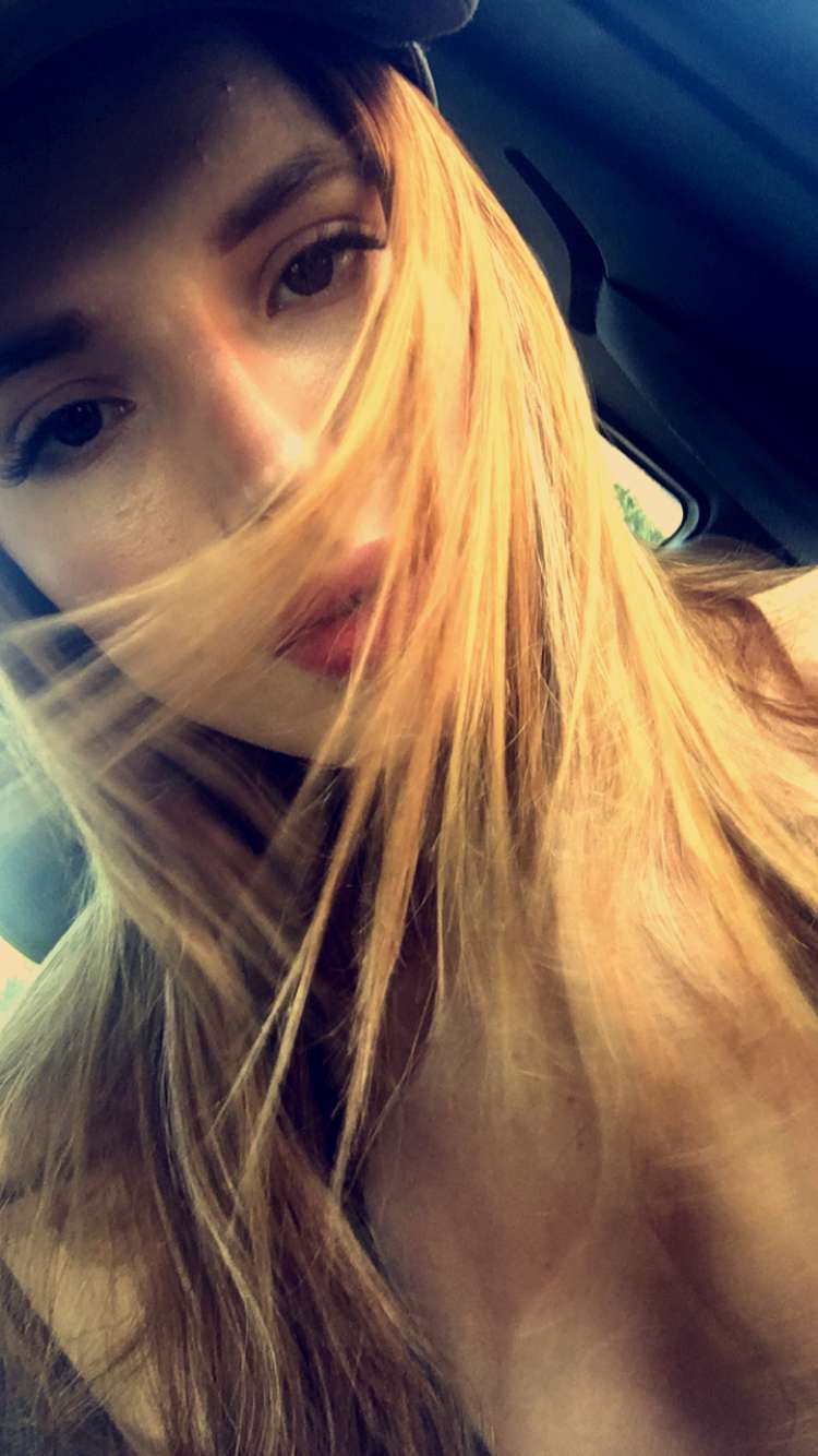 Bella Thorne taking a selfie