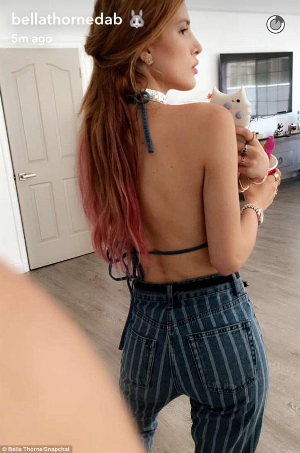 Bella Thorne - ass