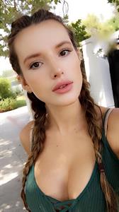 Bella Thorne taking a selfie