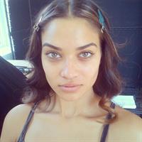 Shanina Shaik taking a selfie