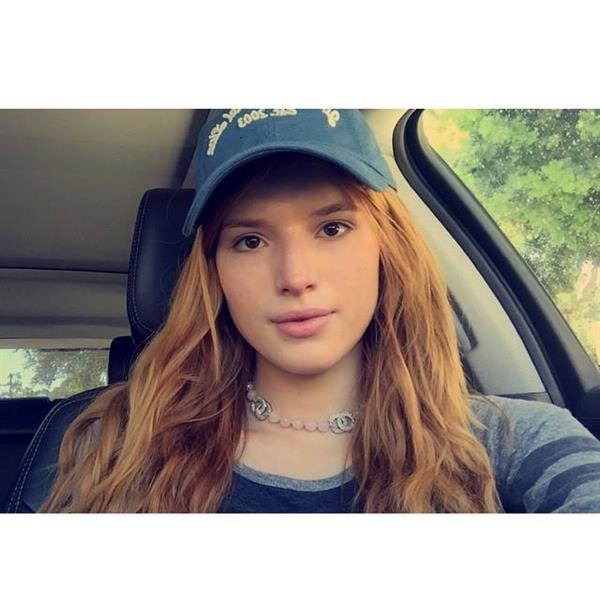 Bella Thorne taking a selfie