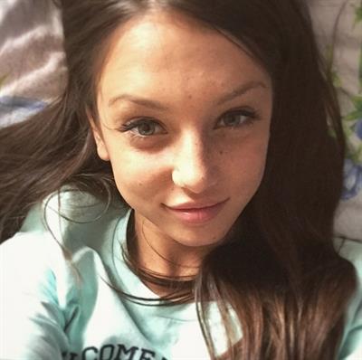 Foxy Di taking a selfie