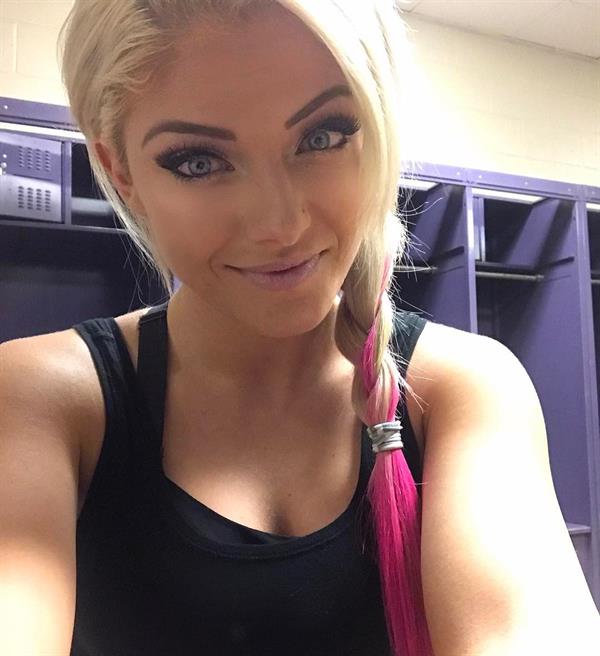 Alexa Bliss taking a selfie