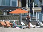 Nicky Hilton - Relaxes in the sun in Malibu (18.07.2013) 