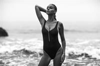 Elizabeth Turner Bikini Pictures Elizabeth Turner in a bikini
