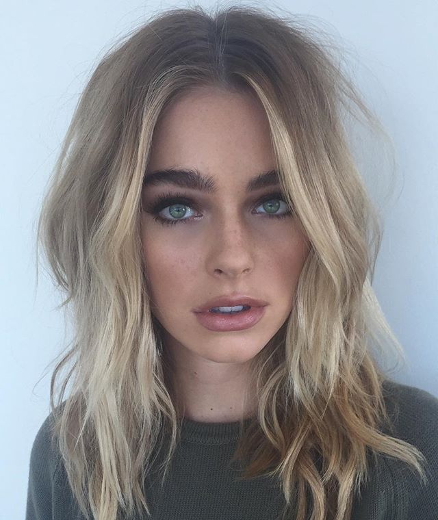 Elizabeth Turner taking a selfie