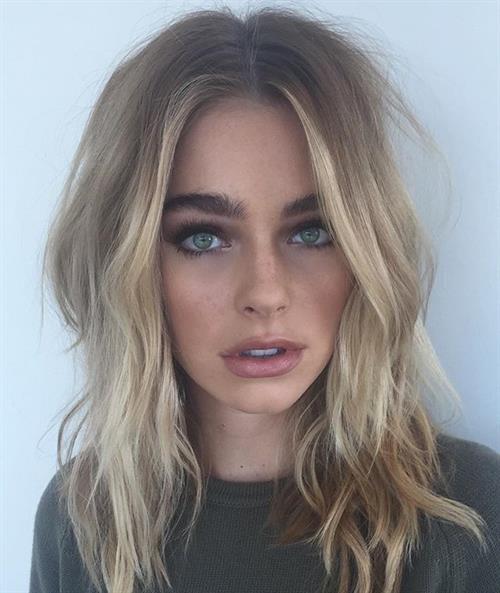 Elizabeth Turner taking a selfie