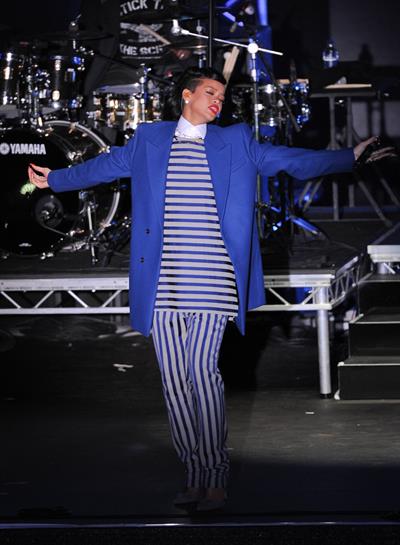 Rihanna Westfield Stratford Lights London Switch On - Performance (November 19, 2012) 