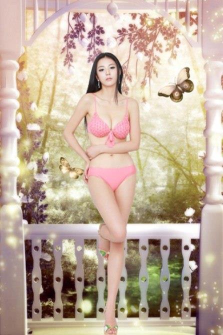 Ai Shang Zhen in a bikini in lingerie