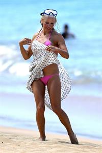 Pamela Anderson and e-husband Rick Salomon continue their Hawaiian vacation - August 15, 2013 