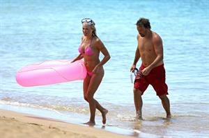 Pamela Anderson and e-husband Rick Salomon continue their Hawaiian vacation - August 15, 2013 