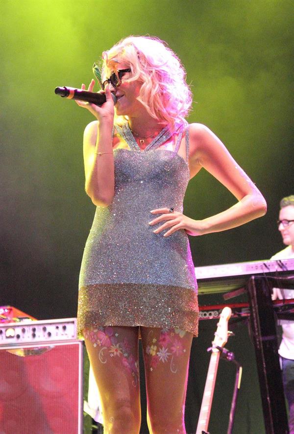 Pixie Lott Performs at the V Festival at Hylands Park in Chelmsford Day 2 - 19.08.2012