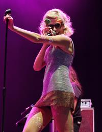 Pixie Lott Performs at the V Festival at Hylands Park in Chelmsford Day 2 - 19.08.2012