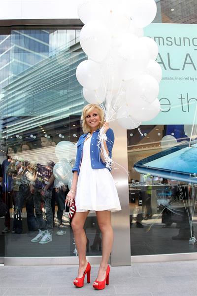Pixie Lott - Launches the new Samsung Galaxy S3 in London (May 30, 2012)