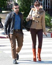 Rose Mc Gowan Has lunch with her boyfriend in LA 09.11.12 