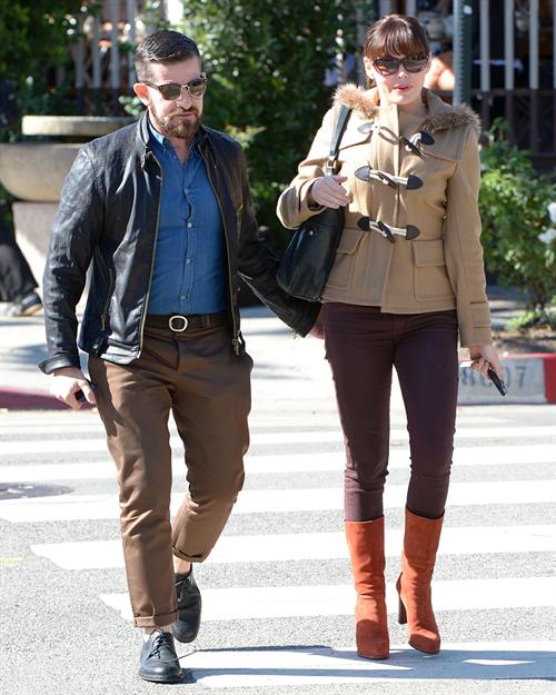 Rose Mc Gowan Has lunch with her boyfriend in LA 09.11.12 