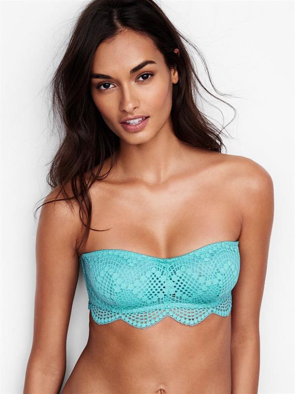 Gizele Oliveira in lingerie