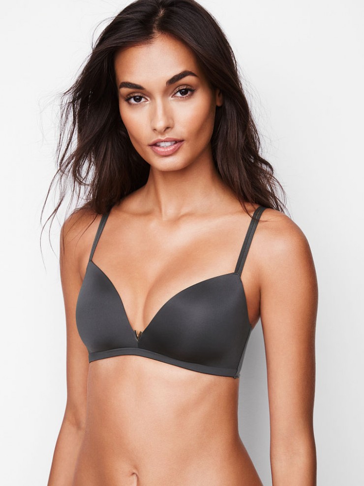 Gizele Oliveira in lingerie