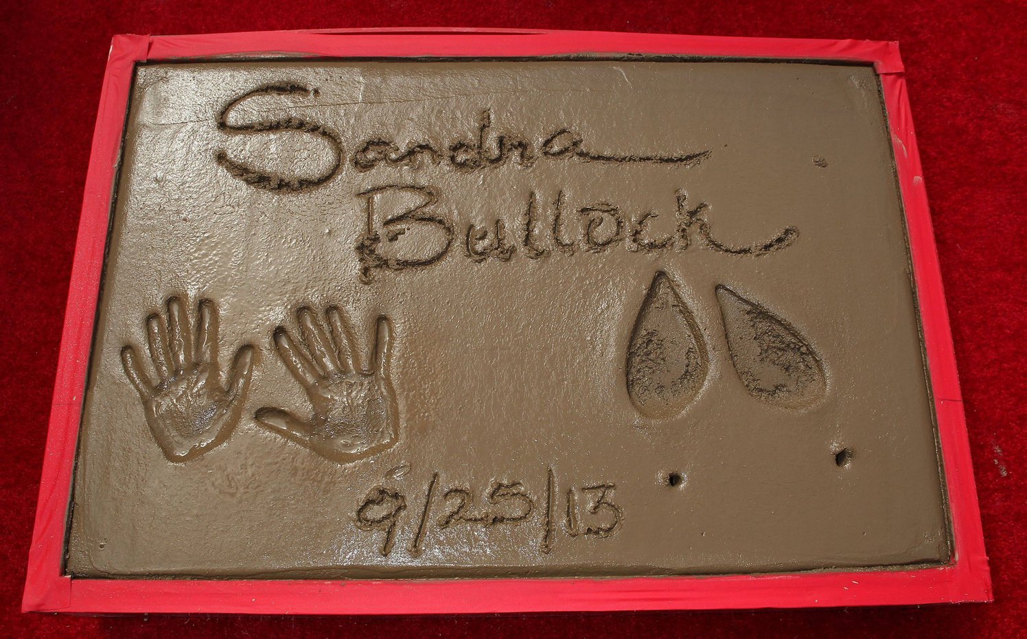 Sandra Bullock Immortalizal with hand and footprint Ceremony in Hollywood 25.09.13 