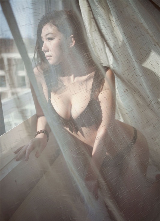 Fei Xiao Mei in lingerie
