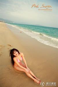 Feng Yu Zhi in a bikini