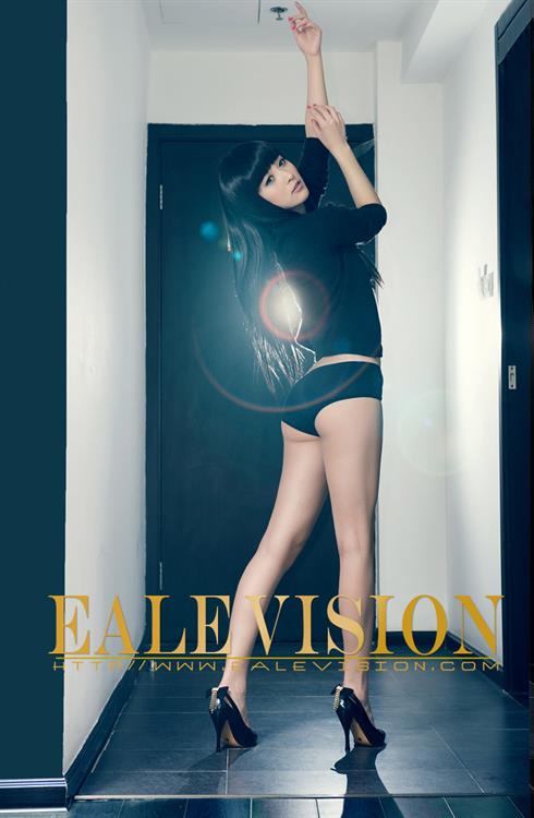 He Jing in lingerie - ass