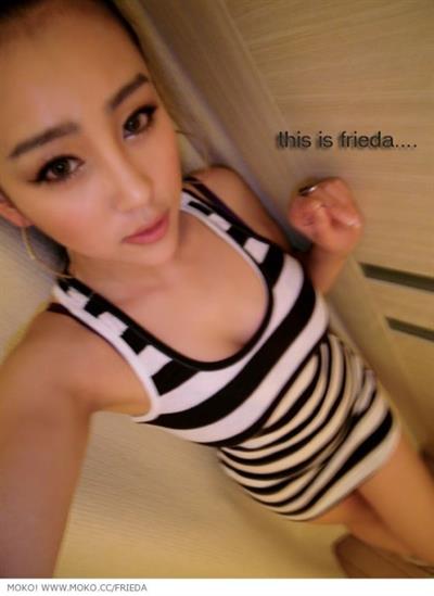 Hu Meng Yuan taking a selfie