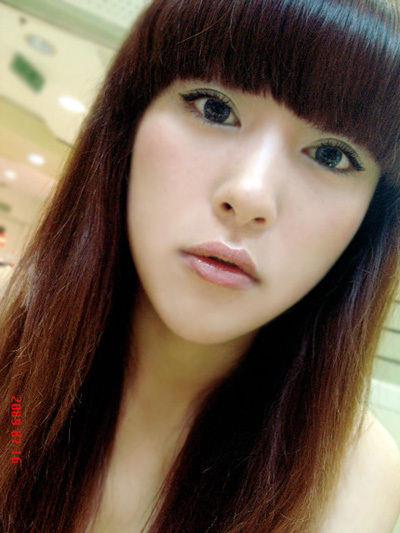 Hu Meng Yuan taking a selfie