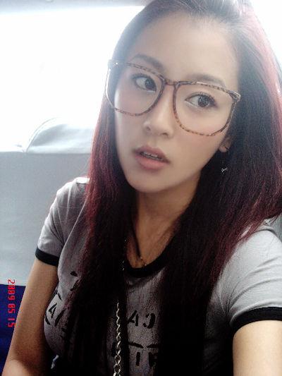 Hu Meng Yuan taking a selfie