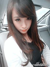 Hua Yi Mo taking a selfie