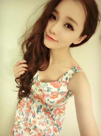 Huang Yi Lin taking a selfie