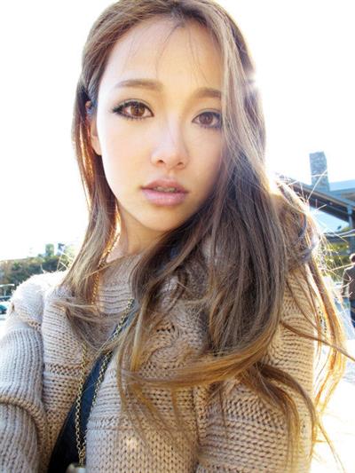 Huang Yi Lin taking a selfie