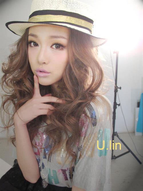 Huang Yi Lin taking a selfie