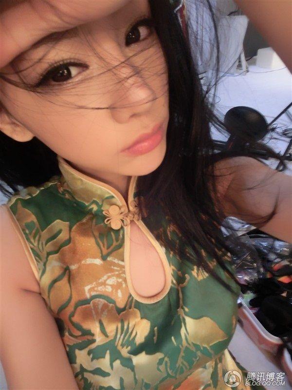 Jin Mei Xin taking a selfie