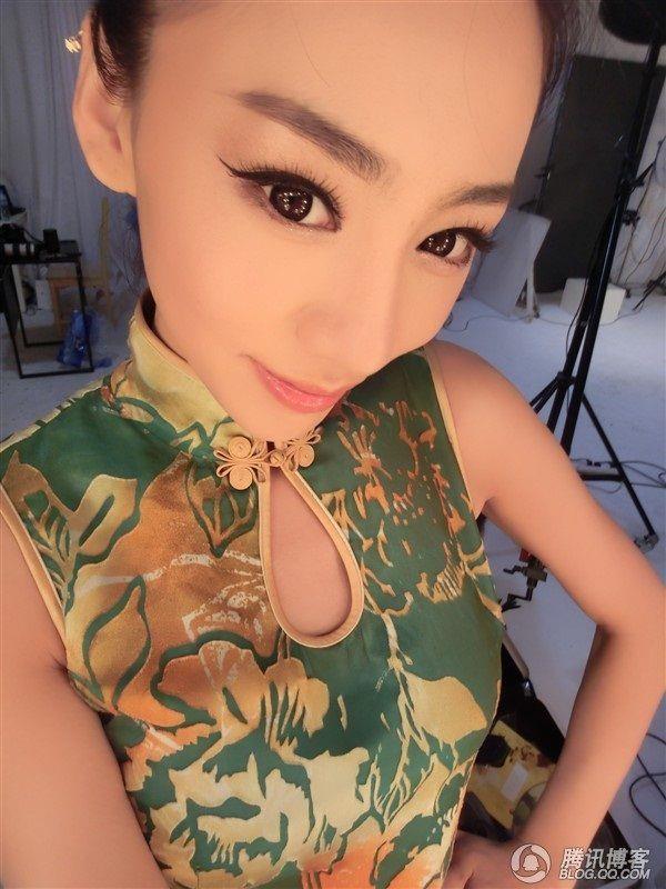 Jin Mei Xin taking a selfie
