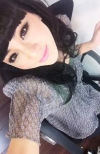 Jin Mei Xin taking a selfie