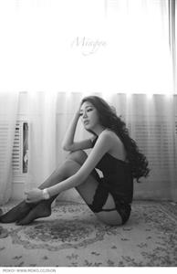 Jin Mei Xin in lingerie