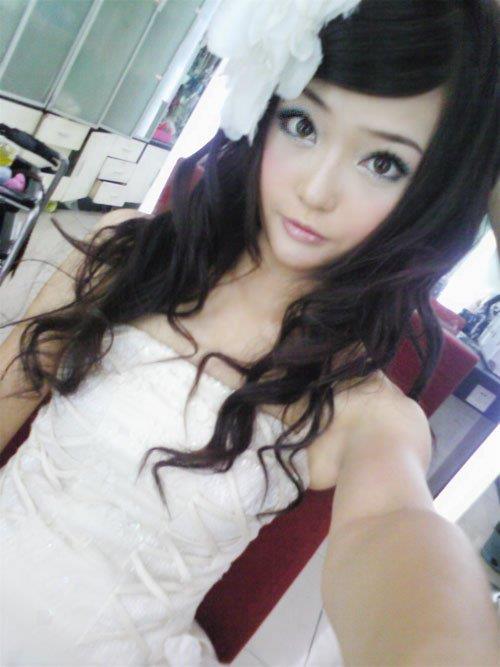 Kingboo taking a selfie