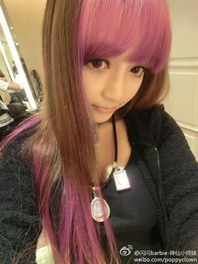 Li Meng Tian taking a selfie