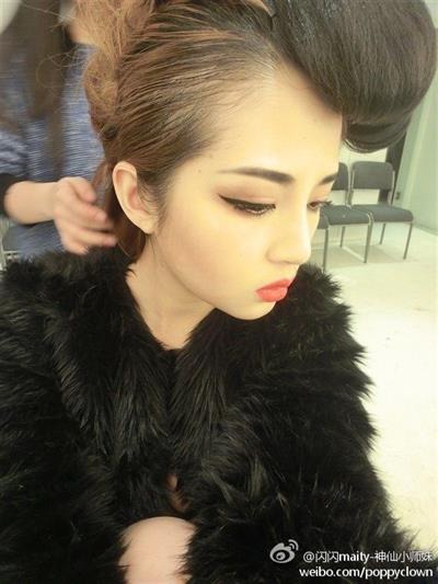 Li Meng Tian taking a selfie