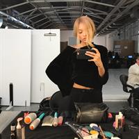 Lameka Fox taking a selfie