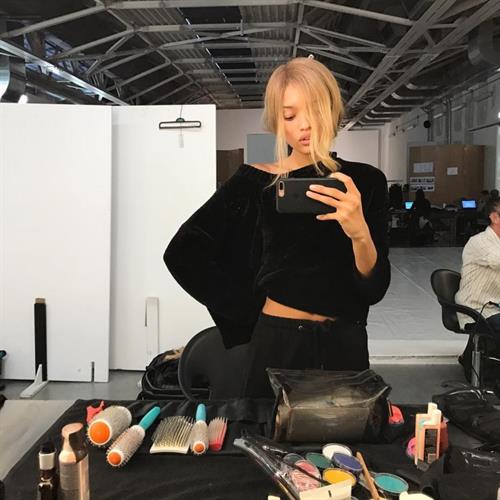 Lameka Fox taking a selfie