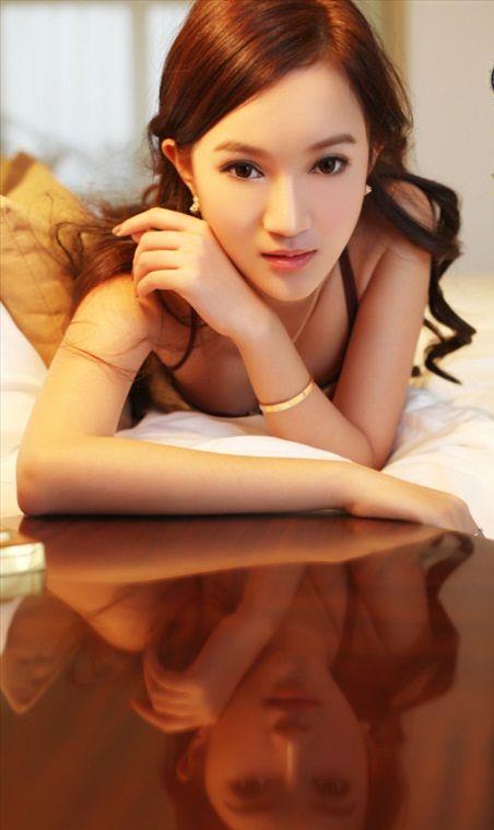 Sun Yi Fei in lingerie