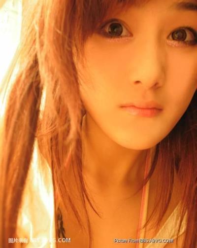 Vivian Zhang Xinyu taking a selfie