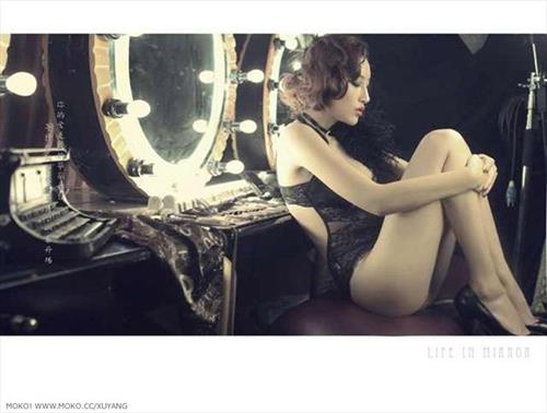 Xu Qian Er in lingerie