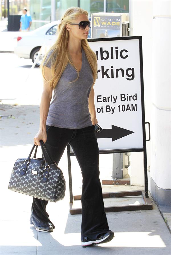 Paris Hilton - out in Beverly Hills August 30, 2013