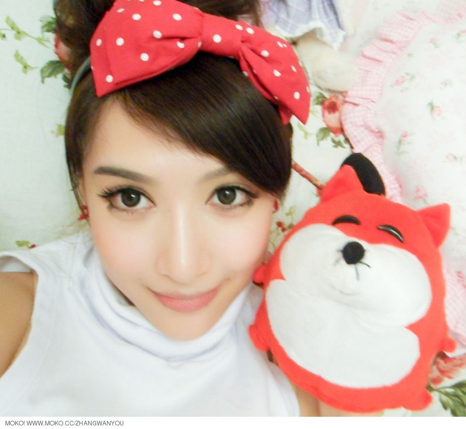 Zhang Wanyou taking a selfie