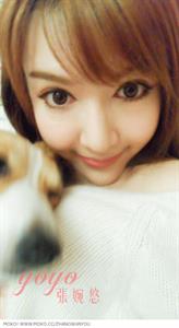 Zhang Wanyou taking a selfie